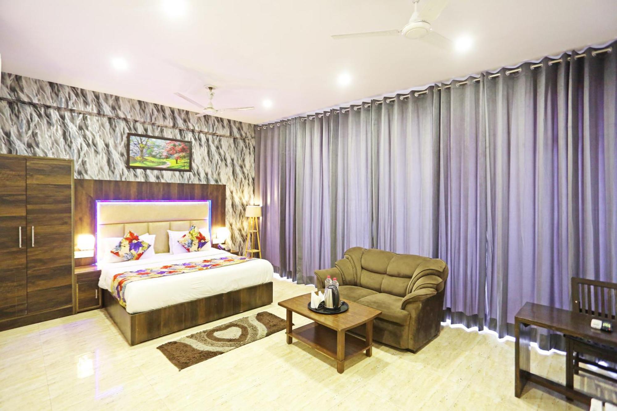 Hotel The Kiara Near Delhi Airport Nova Deli Exterior foto