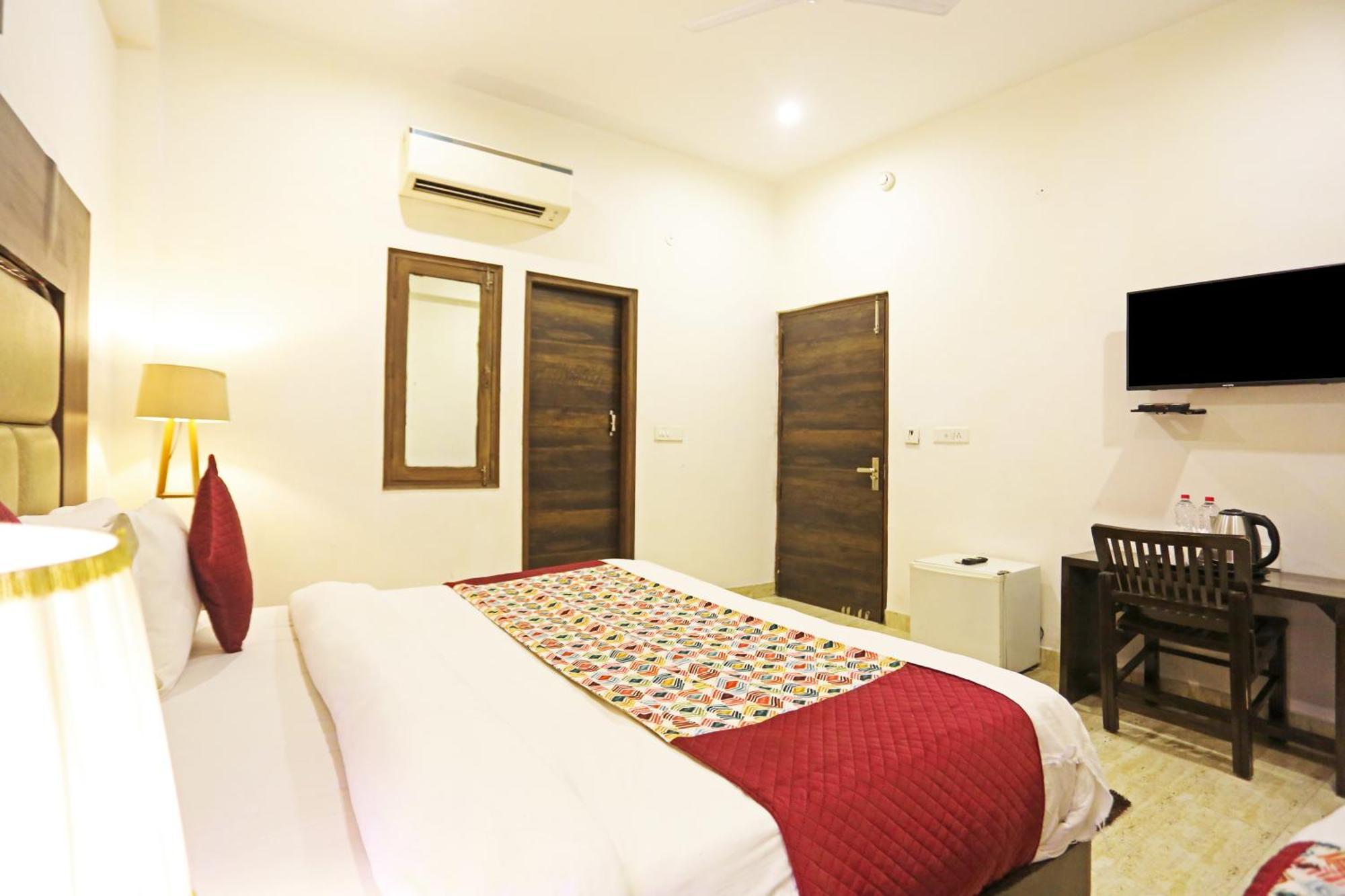 Hotel The Kiara Near Delhi Airport Nova Deli Exterior foto